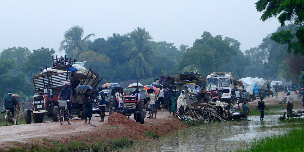 Zivilisten flüchten aus den Krisengebieten in Sri Lanka